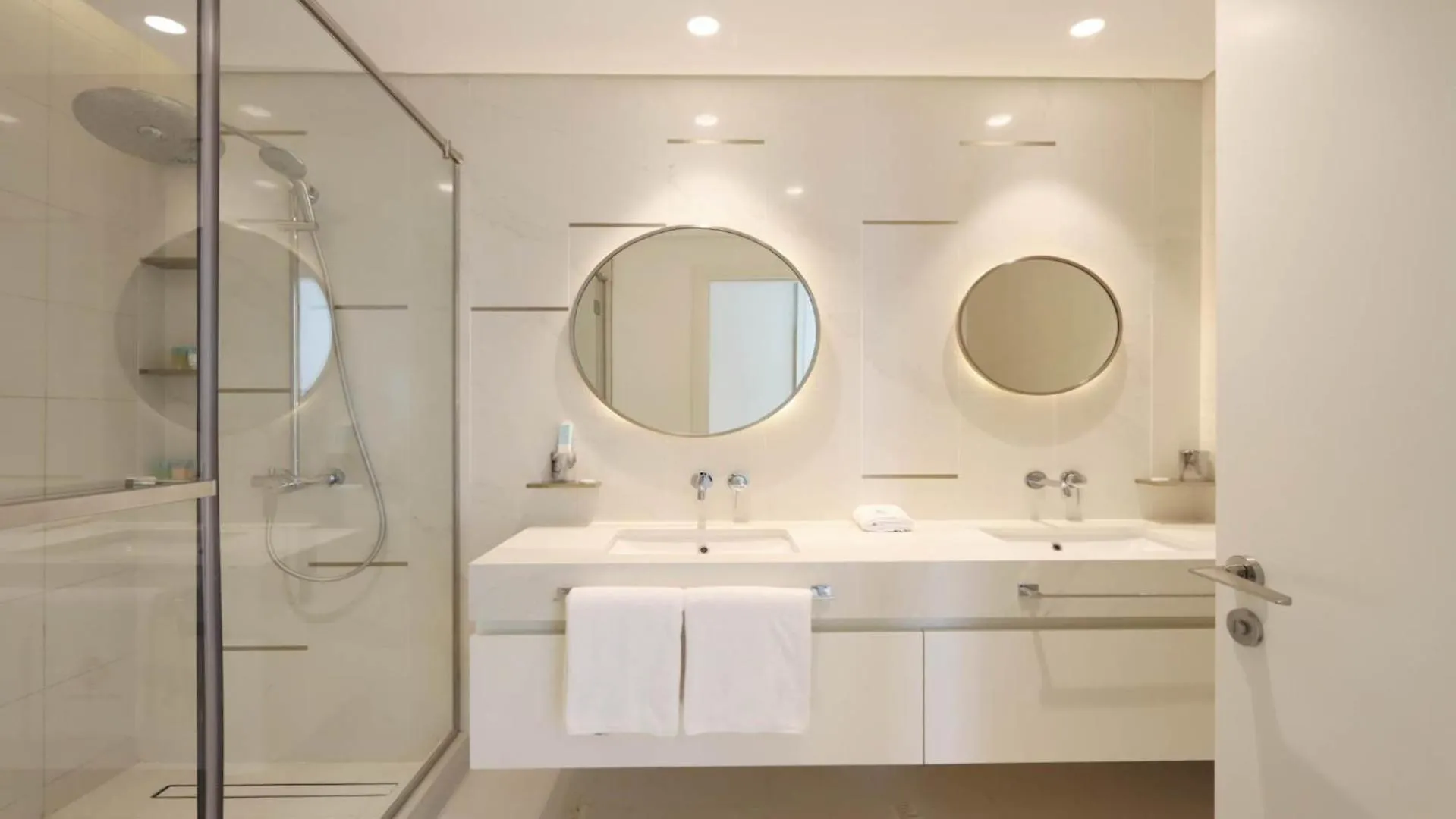 Luxury 2Br, Panoramic Sea Views And Beach Access Dubai